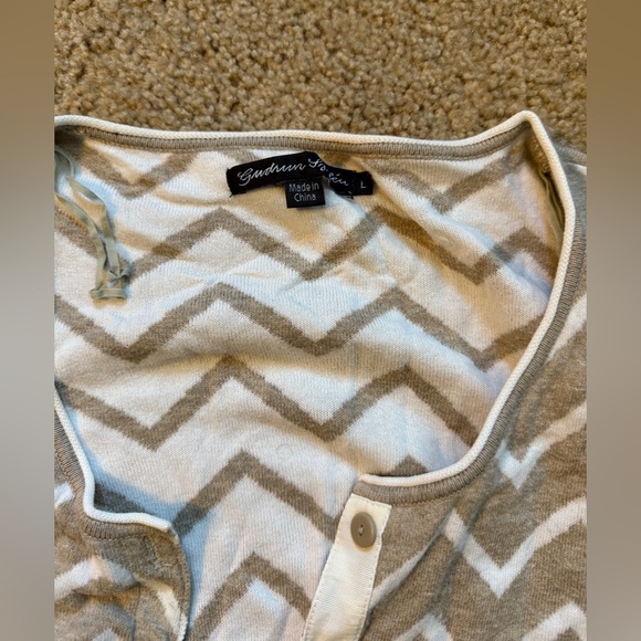 Tan and white cardigan - Picture 4 of 8